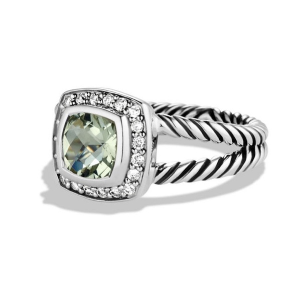 Elegant Silver and Green Gemstone Ring - Picture 1 of 4